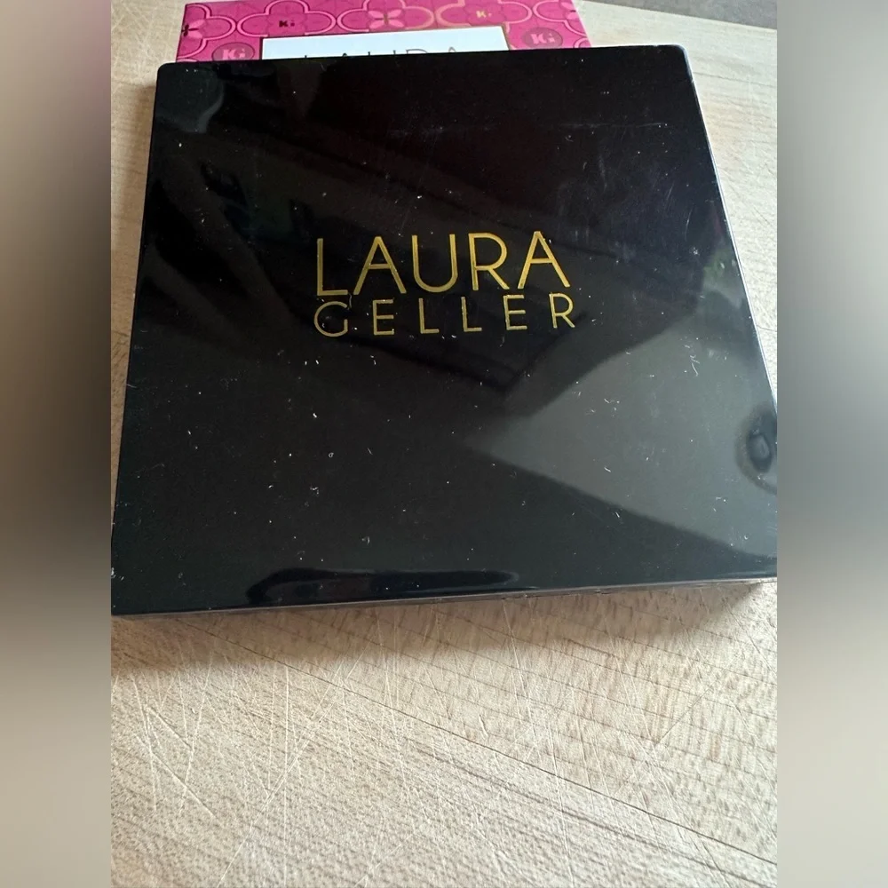 LAURA GELLER Compact Nude Attitude Shift Into Neutral 12 Multi-Finish EYESHADOWS